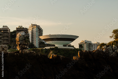 Museu de arte contemporânea MAC ao pôr do sol - Niterói, Rio de Janeiro, Brasil