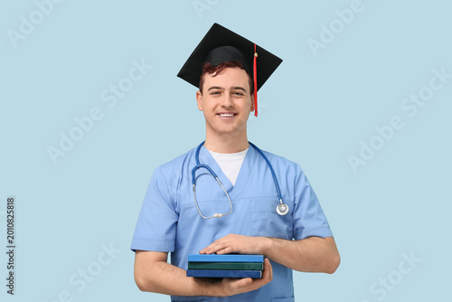 Male student in mortar boar...
