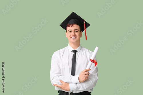 Male student in mortar boar...