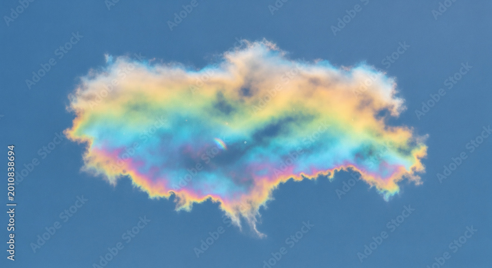 Naklejka premium A breathtaking natural spectacle unfolds in the sky, as an ethereal cloud glows with a vibrant, multicolored array, showcasing the interplay of light and atmospheric particles