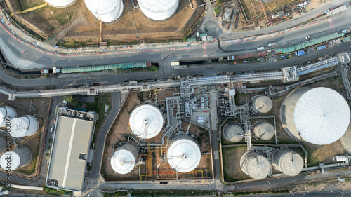 Tableau sur toile Drone shot of industrial oil and gas refinery infrastructure in Chonburi eastern seaboard
