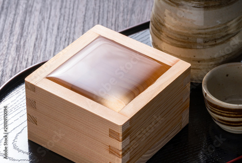 Fotografía 木枡の日本酒