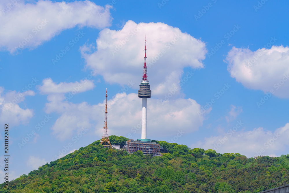 Fototapeta premium N Seoul Tower and the Haebangchon Hillside