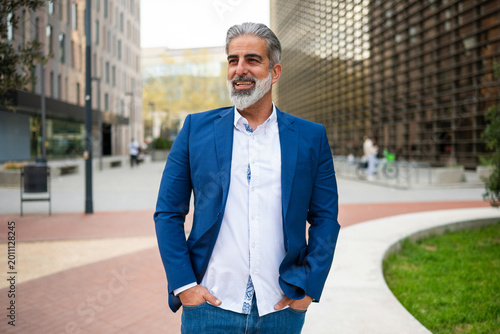 Quadro su tela Confident mature man smiling in city setting