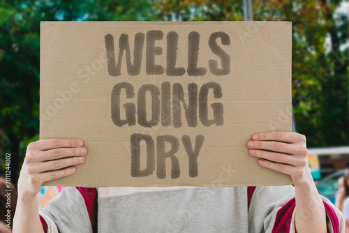 Foto "Wells Going Dry" Underground water sources become permanently depleted through excessive agricultural extraction