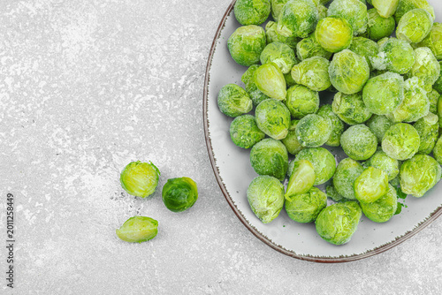 Foto Frozen Brussels sprout in trendy plate