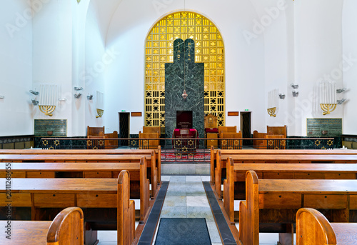 Obraz na plátně Interior of dohany street synagogue in budapest hungary