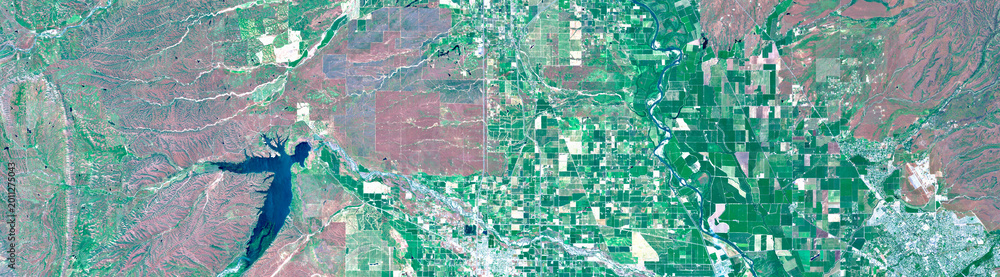 Fototapeta premium Chico and surrounding areas agricultural fields, California, USA, Circular pivot irrigation landscape, based on open data