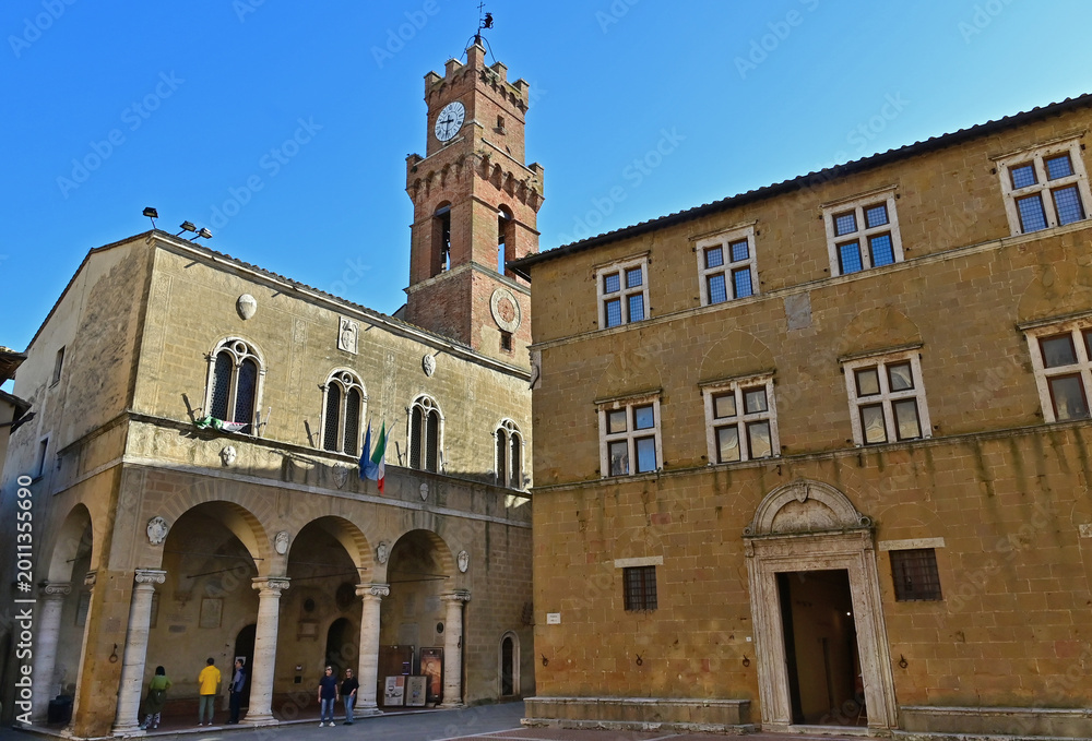 Fototapeta premium Pienza, il palazzo del Comune, Val d'Orcia, Toscana