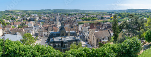 Foto Chateau-Thierry, France - 05 01 2026: Panoramic view of the town hall square, th