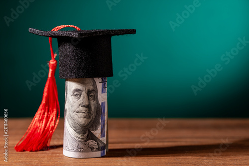 Фотография Graduation cap on hundred dollar bill