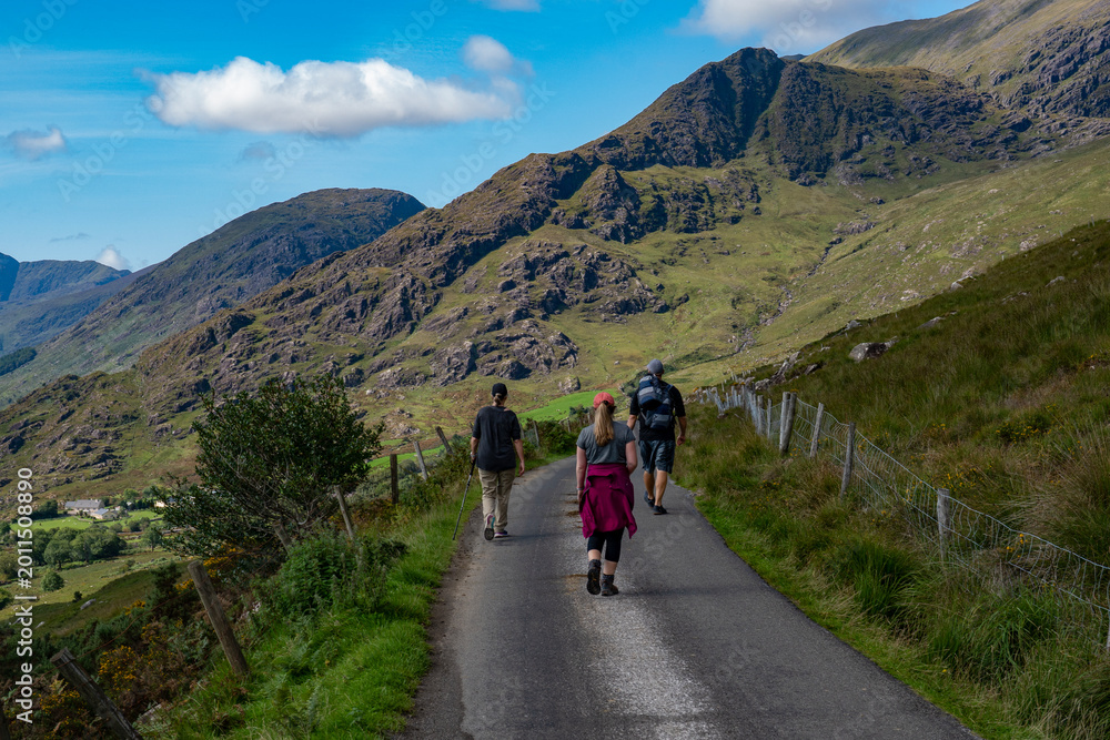Fototapeta premium family hiking in the mountains in Dunloe Gap Ireland