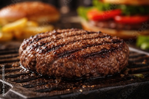 Cooked ground meat patty fo...