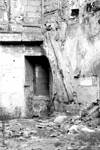 Ruine en noir et blanc
