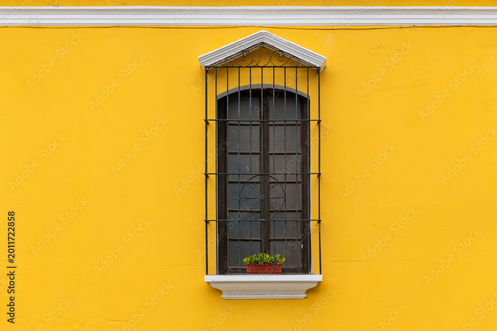 Obraz premium Yellow facade with colonial style window, Antigua, Guatemala.