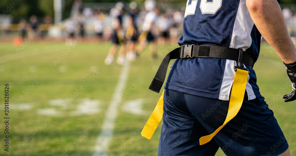 Obraz premium Flag Football Player Standing on Field During Recreational Game