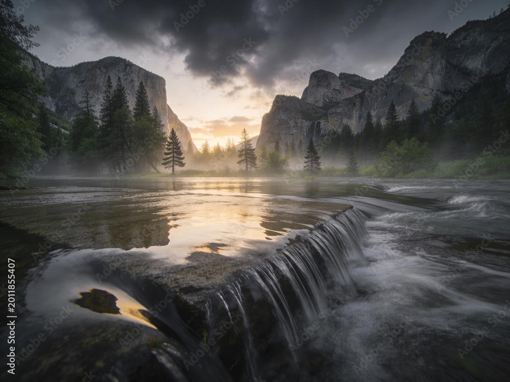 Obraz premium Majestic Granite Peaks and Rushing River Surge