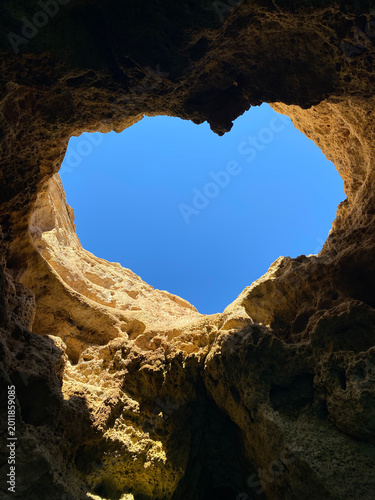 Fotografie natural heart-shaped hole in the caves of Algarve, Portugal