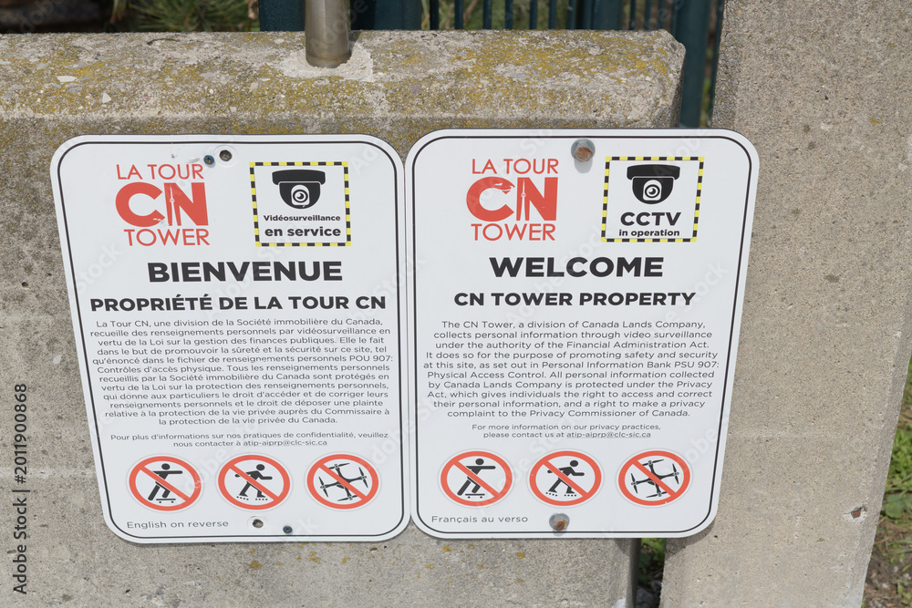 Fototapeta premium French and English welcome signs at La Tour CN Tower, 290 Bremner Blvd, Toronto