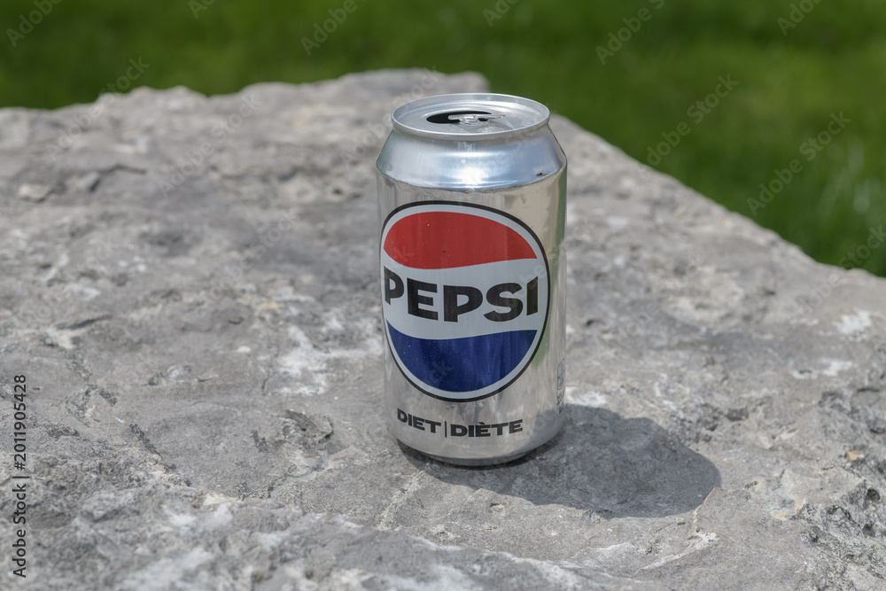 Naklejka premium discarded Diet Pepsi can in Toronto