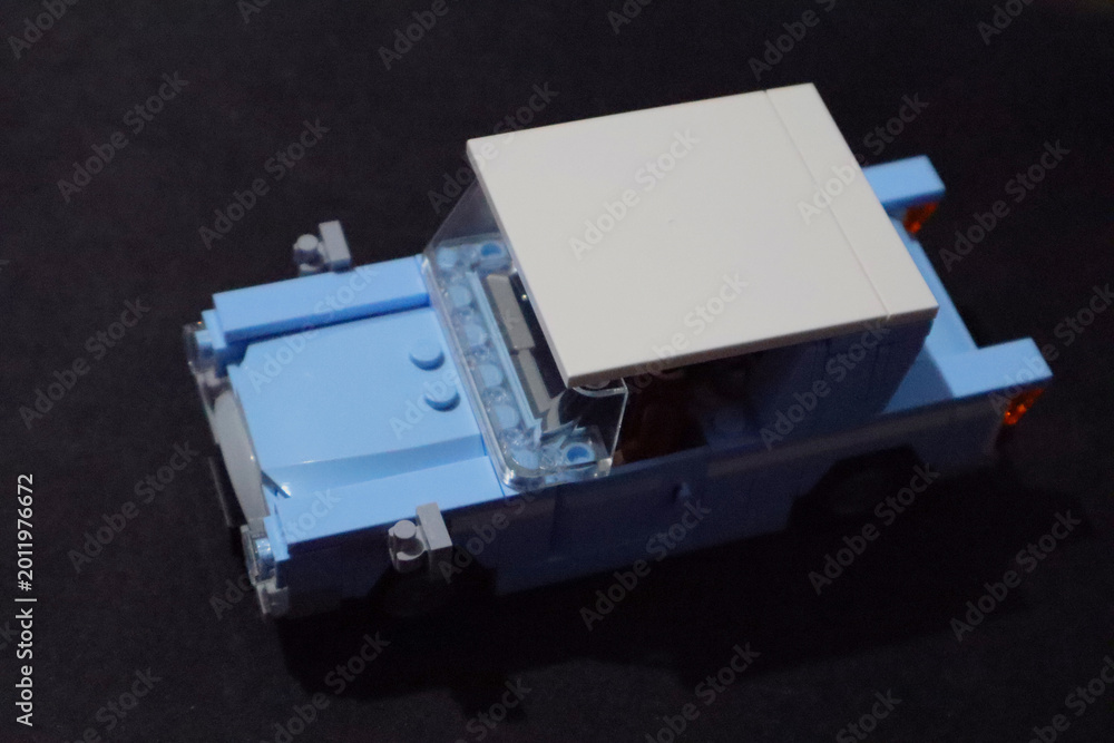 Naklejka premium light blue car in darkness