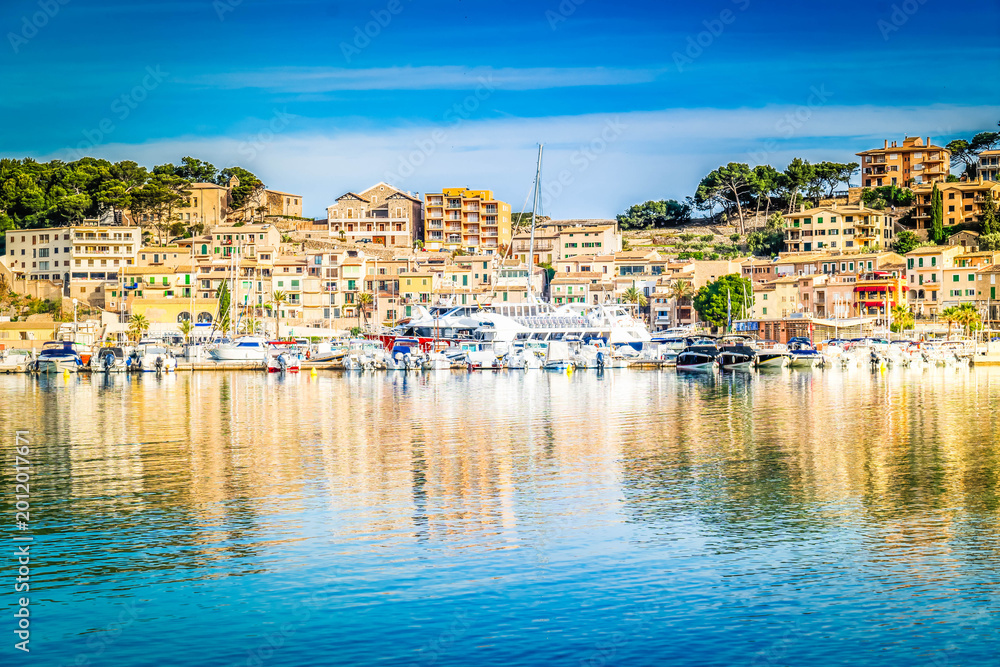 Obraz premium view of Port Soller harbour with ships, Mallorca island