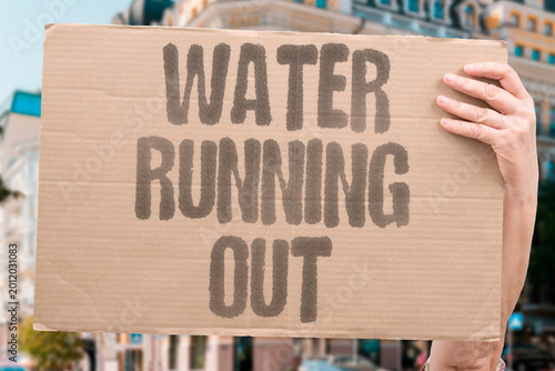 Tableau sur toile "Water Running Out" Global freshwater reserves diminish faster than natural replenishment can sustain