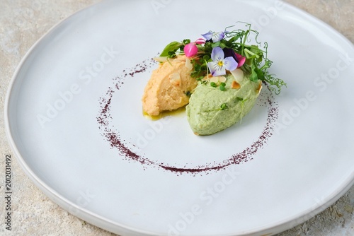 Fotografie Hummus with paprika and hummus with green peas or spinach, served restaurant-sty