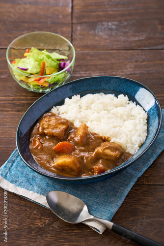 豚肉とじゃがいもの家庭的なカレーライス