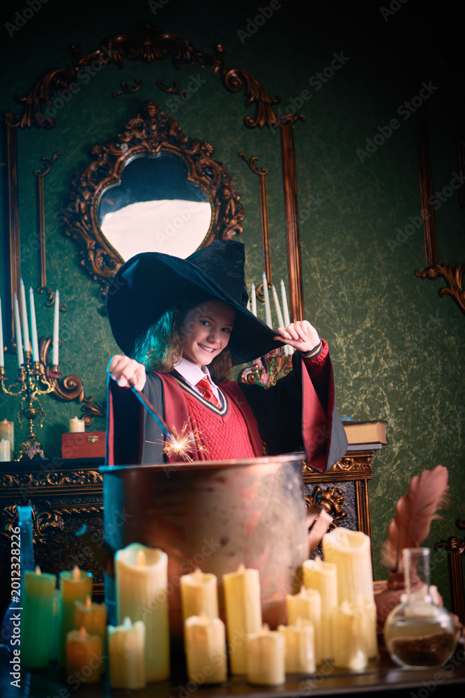Naklejka premium Magic Cauldron Smile