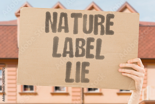 Canvastavla "Nature Label Lie" Products claiming natural ingredients frequently contain synthetic compounds and processing chemicals