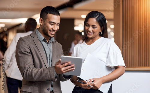 Foto Tablet, smile or business people in lobby for conference, speaker coordination or schedule discussion