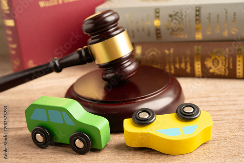 Slika na platnu Car accident lawsuit and insurance, Judge hammer with car model.