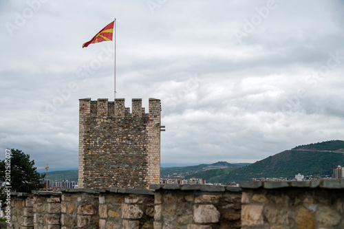 Obraz na plátne View of the fortress in Skopje with the national flag flying on a cloudy day