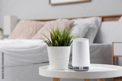 Air humidifier with housepl...