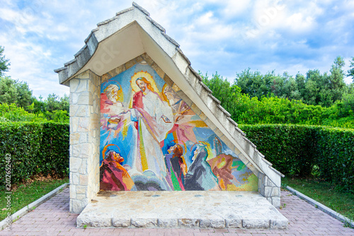 Tableau sur toile Mosaic of the Transfiguration of the Lord, the Fourth Luminous Mystery of the Rosary – Sanctuary of the Queen of Peace, Medjugorje