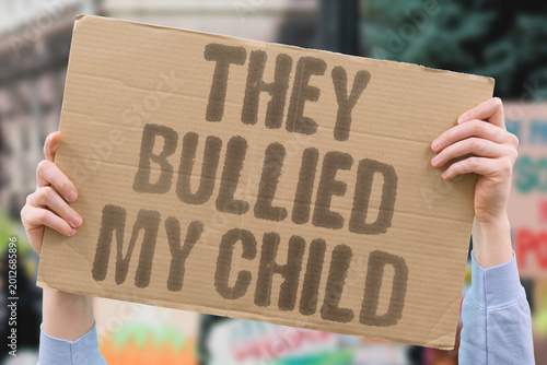 Fotografi "They Bullied My Child" Persistent peer aggression against children produces lasting emotional and psychological harm