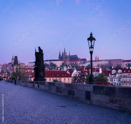 Photos Blick von der Karlsbrücke zur Prager Burg bei Sonnenaufgang