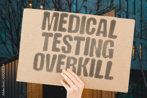 Konstfotografi "Medical Testing Overkill" Routine screening programs subject low-risk patients to unnecessary and potentially harmful procedures