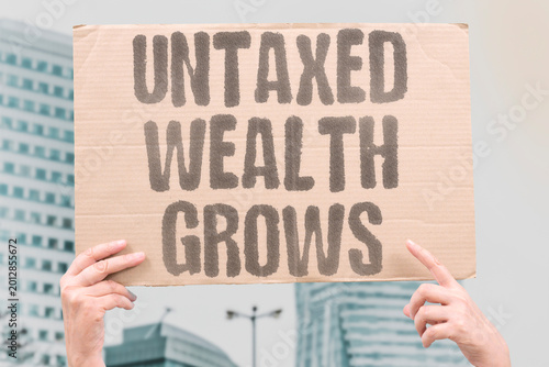 Fotografi "Untaxed Wealth Grows" Capital accumulation without proportional taxation structurally widens gaps between economic classes