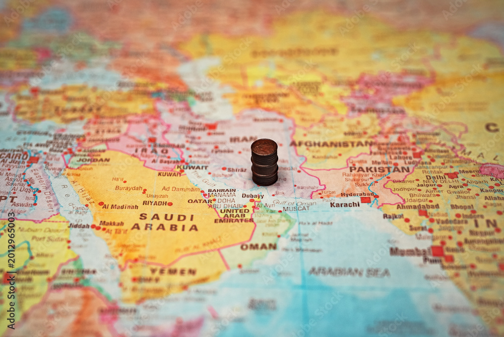 Obraz premium Oil barrel on Iran map near Strait.
