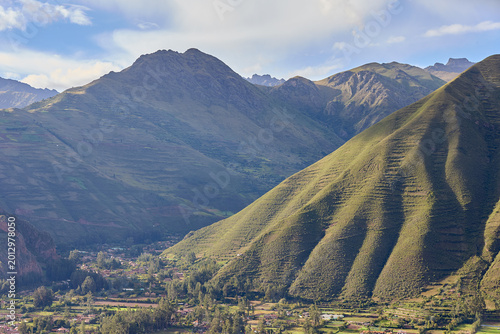Bild auf Leinwand Nestled between the soaring peaks of the Andes, the ancient city of Urubamba spr