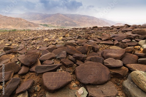 Φωτογραφία Petroglyphs, ancient rock carvings,at Stok Valley,Leh,Ladakh,India