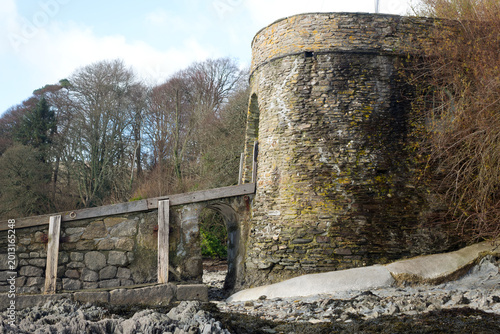 Foto Idyllic rural scenery at English ria of Helford River on a winter day
