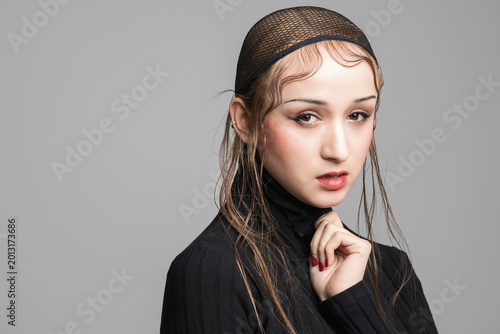 Fotografía Young Woman with Creative Makeup and Fashion Styling