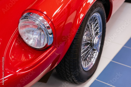 Cuadro en lienzo Close-up view highlights front quarter panel of classic red sports car