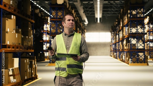 Fotografia Professional staff scanning barcodes during order fulfillment process