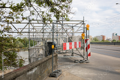 Tableau sur toile Scaffolding and safety barriers on a bridge construction site over Vistula river in Warsaw city center, Poland