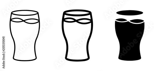Tableau sur toile Beer Glass Icons, Pint Glass Vector Graphics, Beverage Drink Symbols for Pubs an