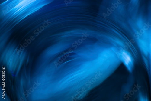 Cuadro en lienzo Abstract fluid blue light streaks with swirling motion and dynamic energy